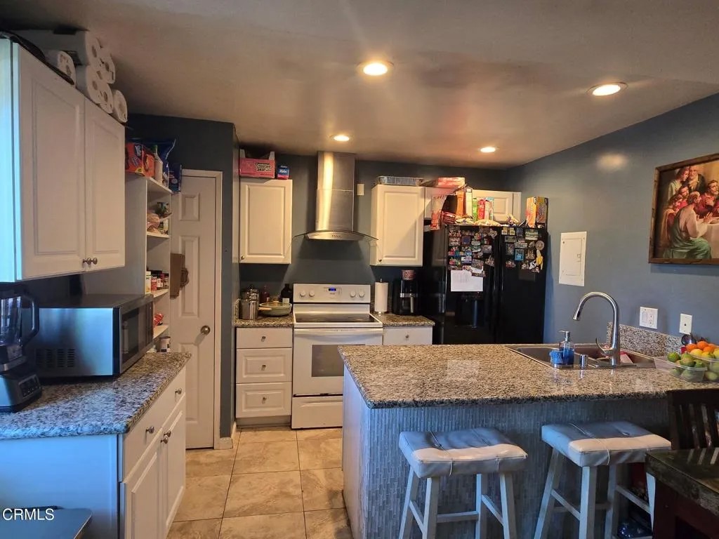 734 W Hemlock Street