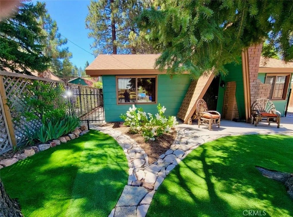 Photo of 1132 W Aeroplane Blvd, Big Bear Lake, CA 92314 (MLS # OC26052466)