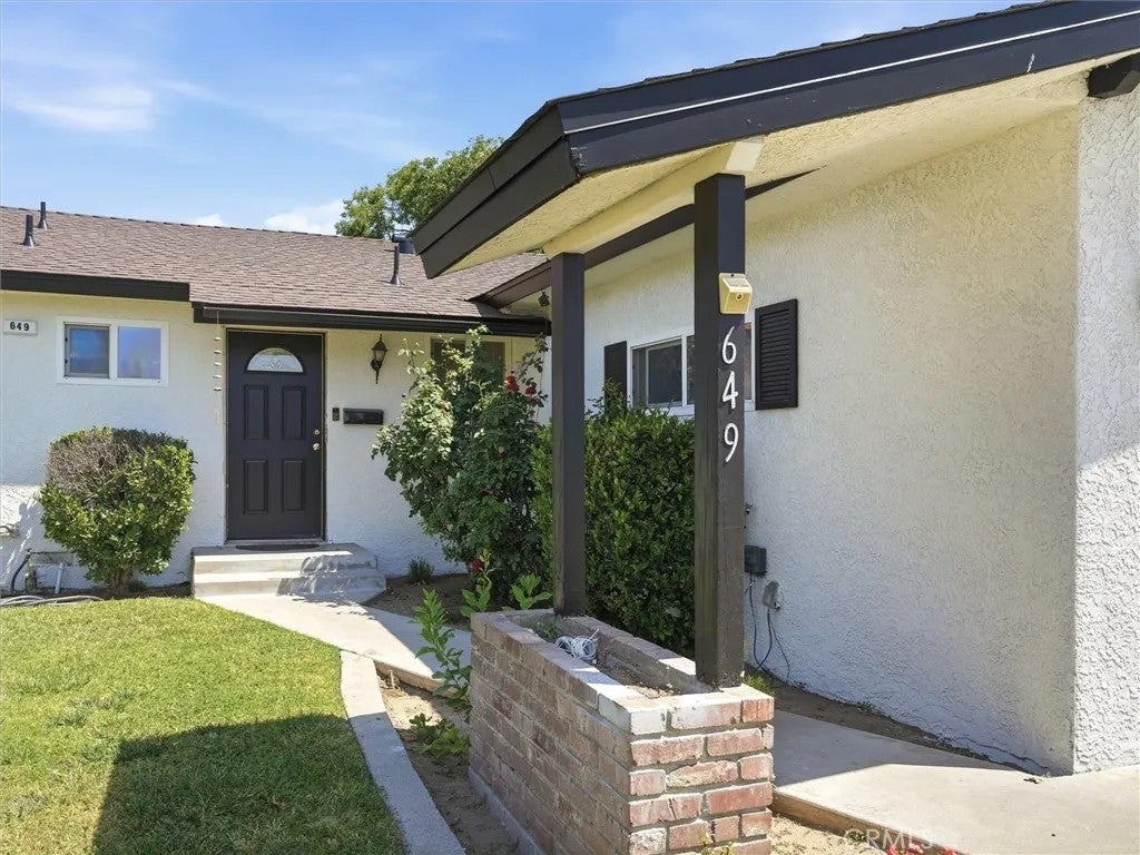 649 W Ashcroft