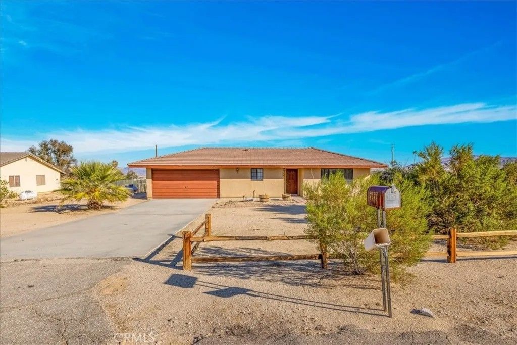 Photo of 5753 La Luna, 29 Palms, CA 92277 (MLS # CV26000291)