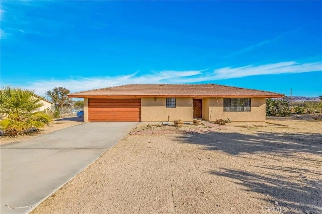 Photo of 5753 La Luna, 29 Palms, CA 92277 (MLS # CV26000291)