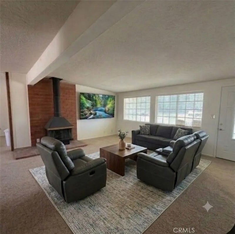 8537 Tamarack
