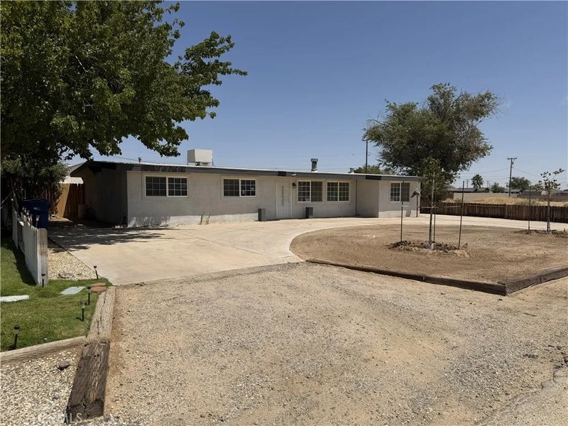8537 Tamarack