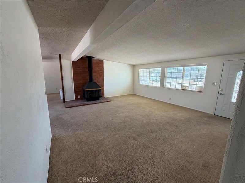 8537 Tamarack
