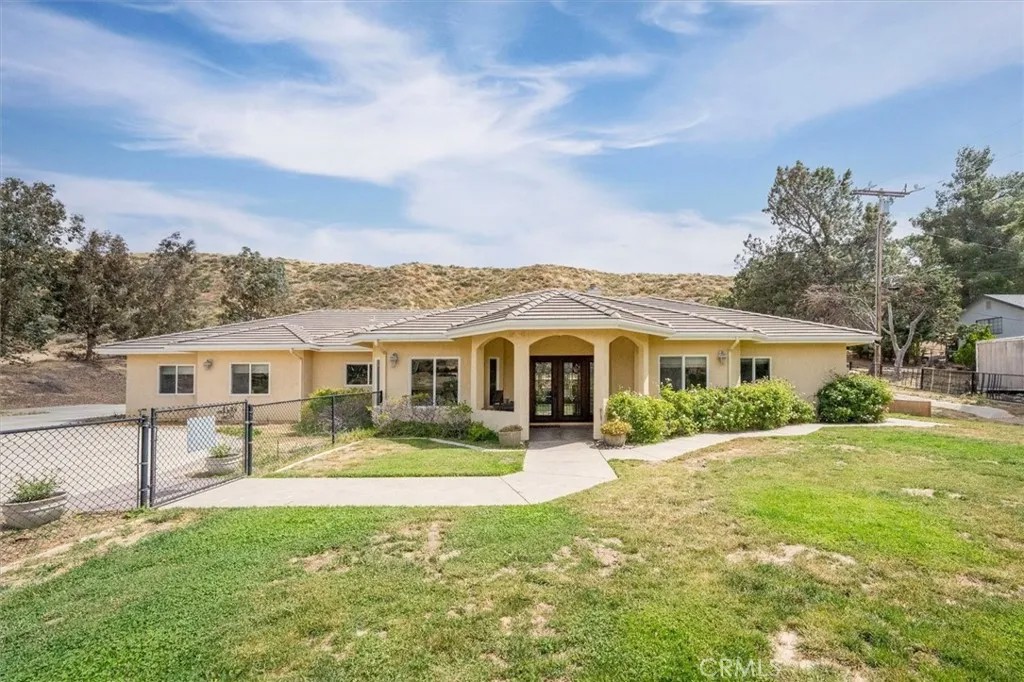 9115 Elizabeth Lake
