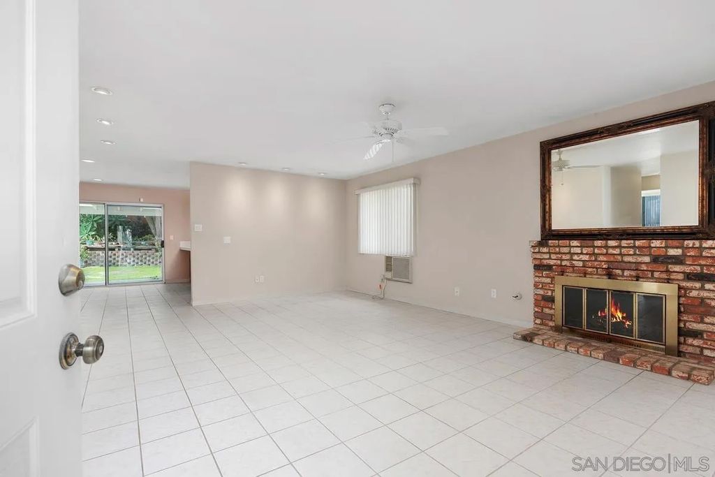 Photo of 4445 Sunburst Dirve Dr, Oceanside, CA 92056 (MLS # 260001948)