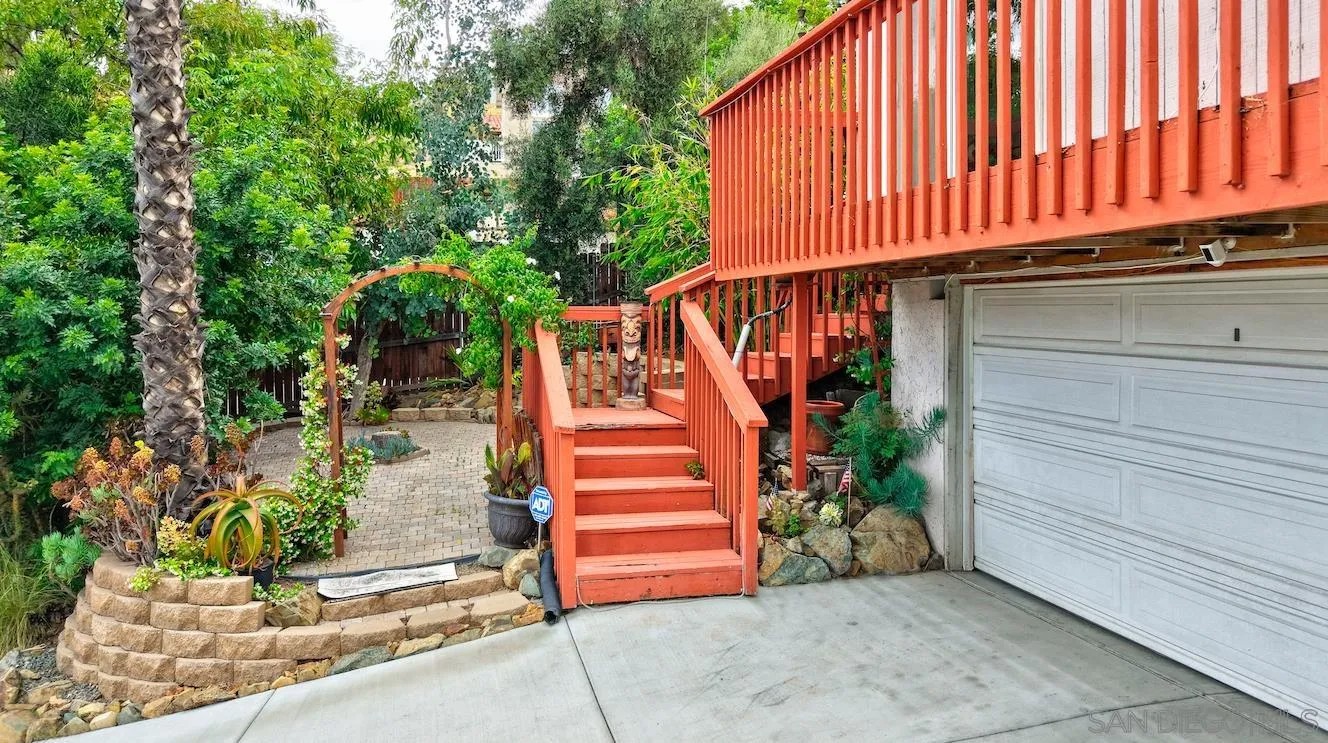 1225 Portola Ave.