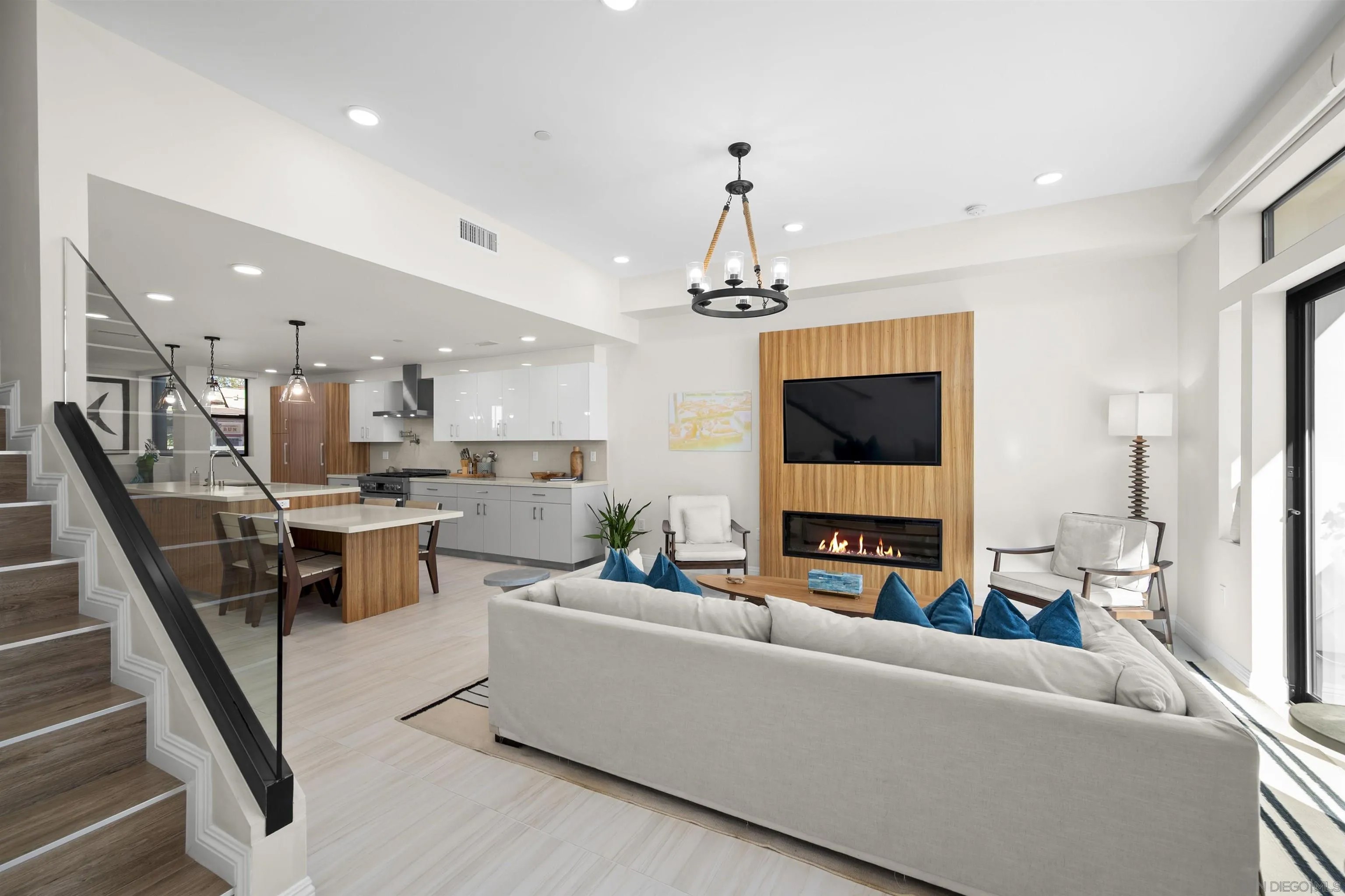 2925 Upshur