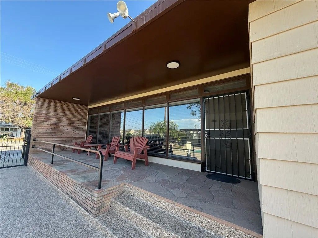 Photo of 3590 Buchanan Street, Riverside, CA 92503 (MLS # IG26033926)