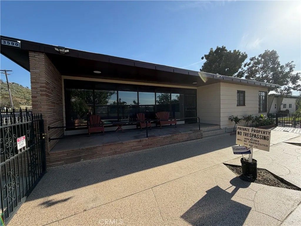 Photo of 3590 Buchanan Street, Riverside, CA 92503 (MLS # IG26033926)