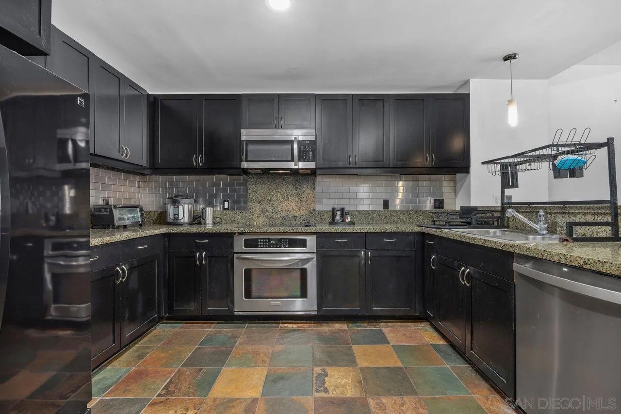 1150 J ST 524