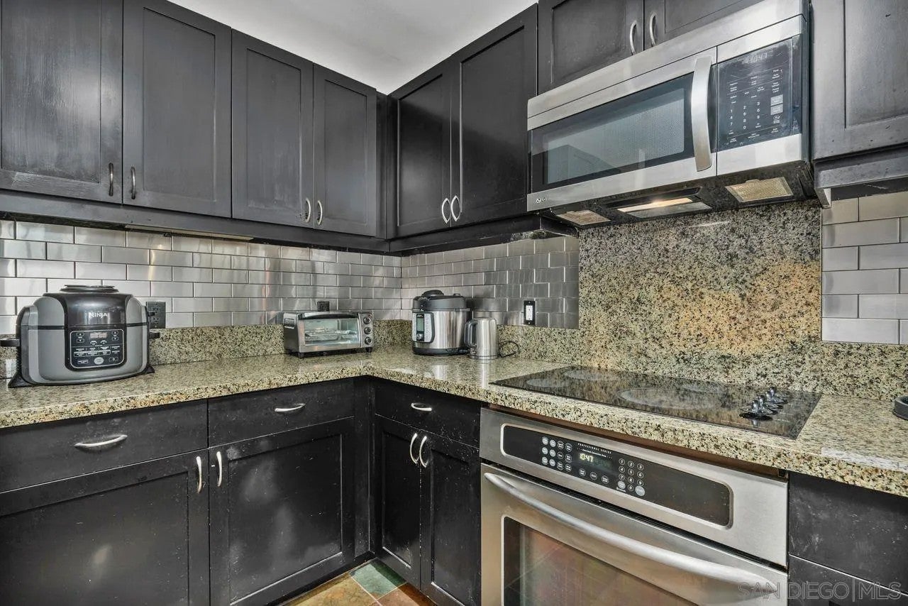 1150 J ST 524