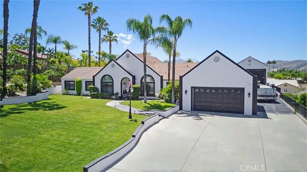 Photo of 44263 Charlotte Drive, Hemet, CA 92544 (MLS # DW26099869)