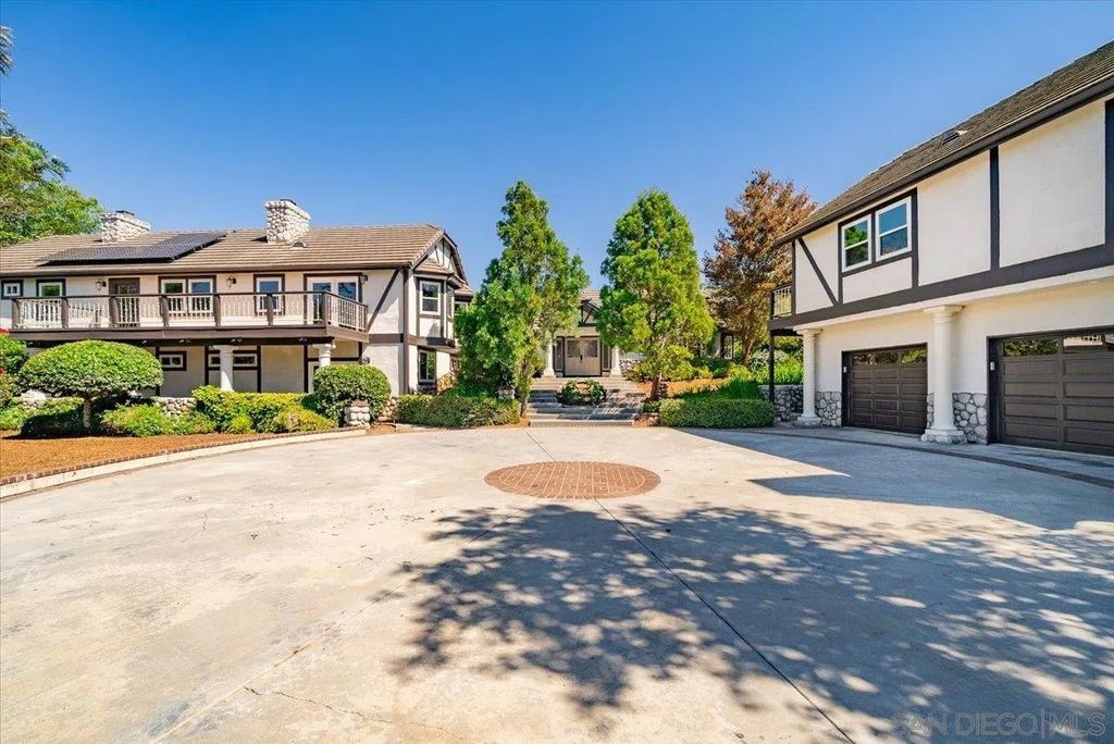 Photo of 2114 Vista Valle Verde Dr, Fallbrook, CA 92028 (MLS # 250040803)