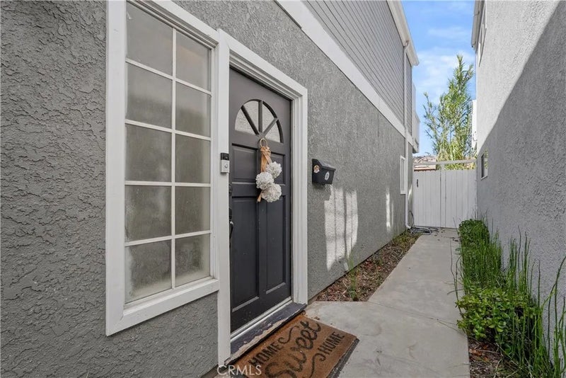 2911 S Pacific