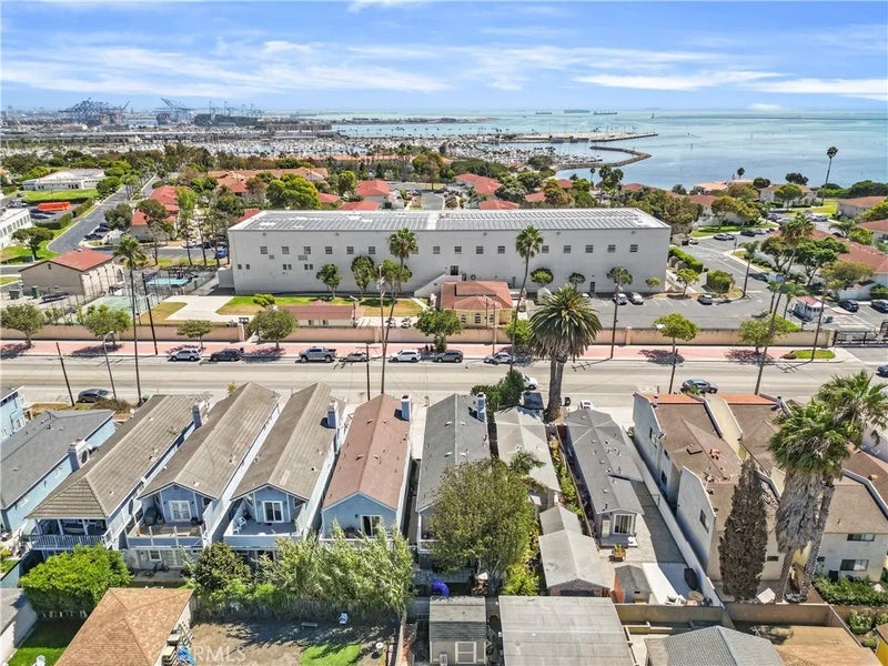 2911 S Pacific