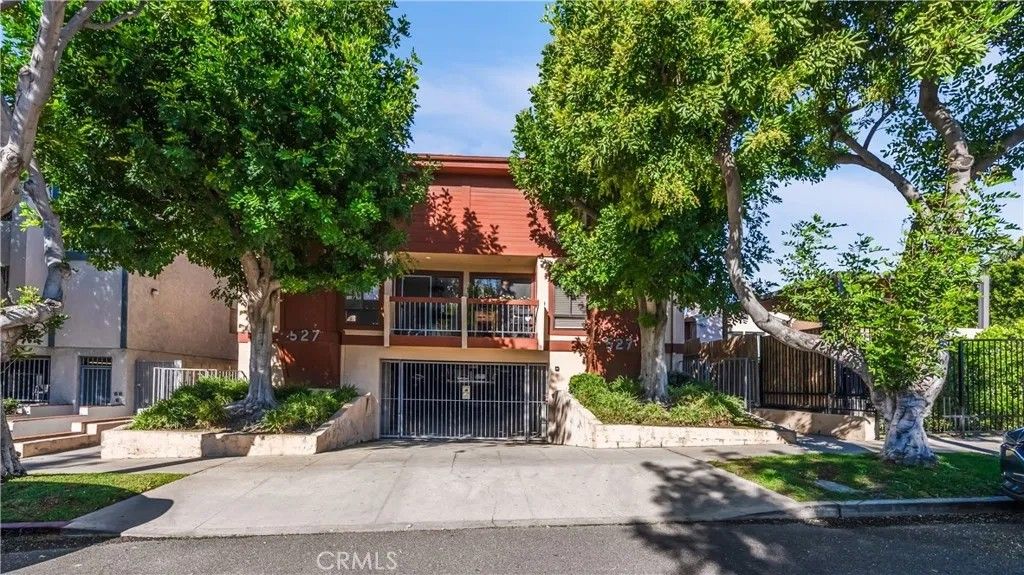 Photo of 527 E Elmwood Ave, Burbank, CA 91501 (MLS # GD25274096)