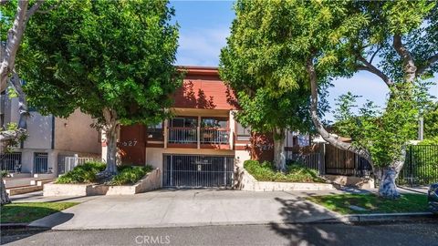 Photo of 527 E Elmwood Ave, Burbank, CA 91501 (MLS # GD25274096)