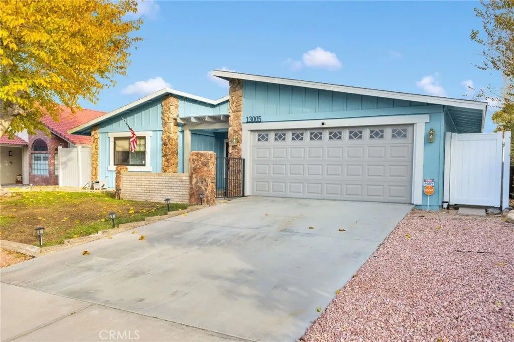 Photo of 13005 Riverview Drive, Victorville, CA 92395 (MLS # HD25268499)