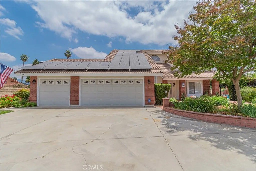 Photo of 329 Jesse WAY, Redlands, CA 92374 (MLS # PW26076207)