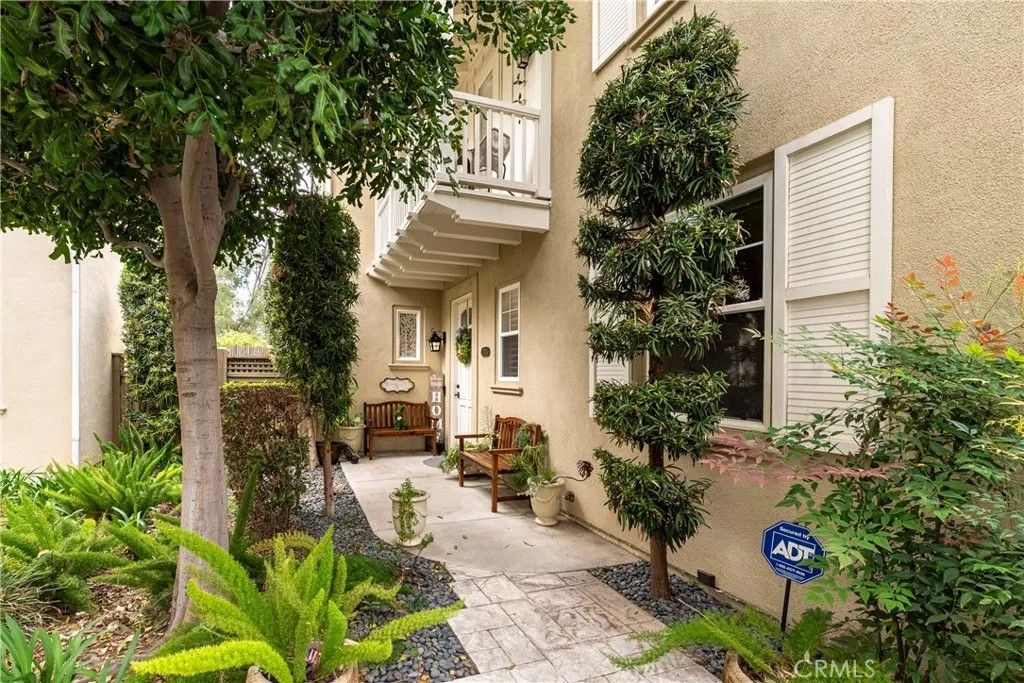 Photo of 27014 Monterey Ave, Valencia, CA 91355 (MLS # GD25239719)