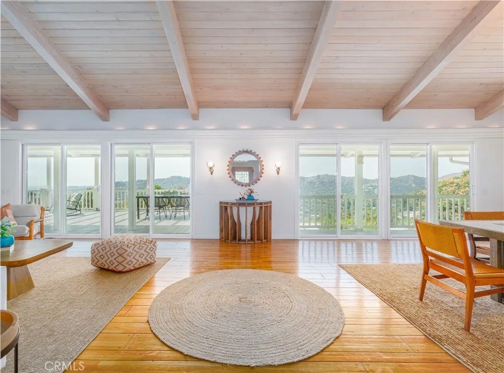 444 Meadowview Drive