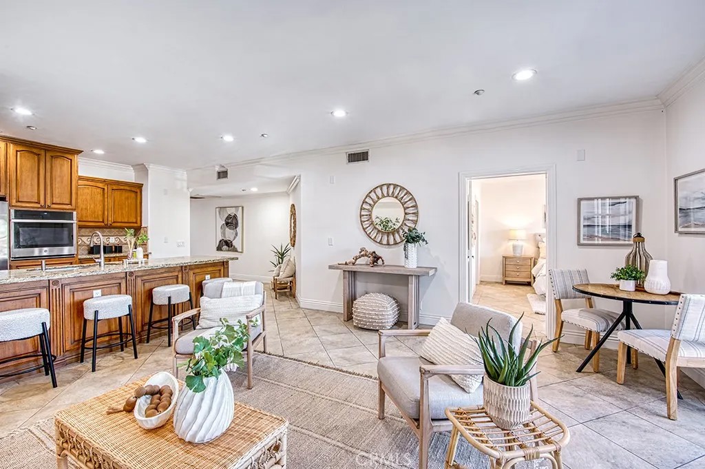 1520 N. El Camino Real 11