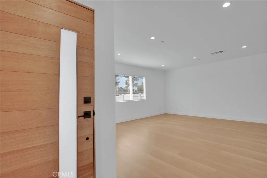 Photo of 18225 Chatsworth St, Northridge, CA 91326 (MLS # SR26045598)