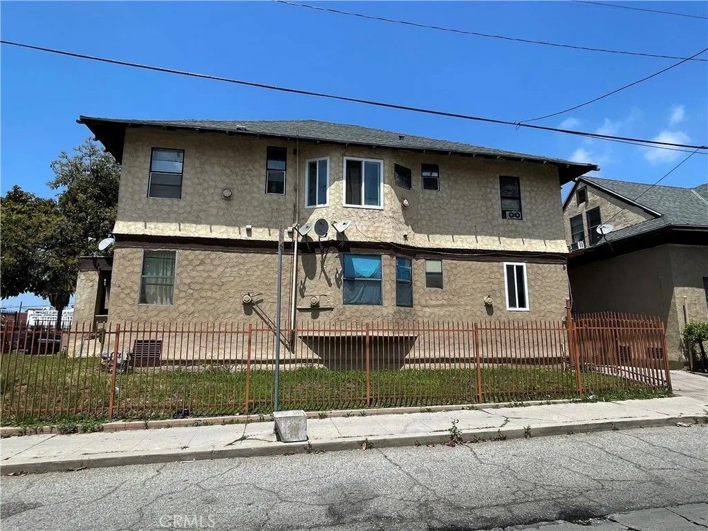 Photo of 1317 Linwood Avenue, Los Angeles, CA 90017 (MLS # CV26097517)