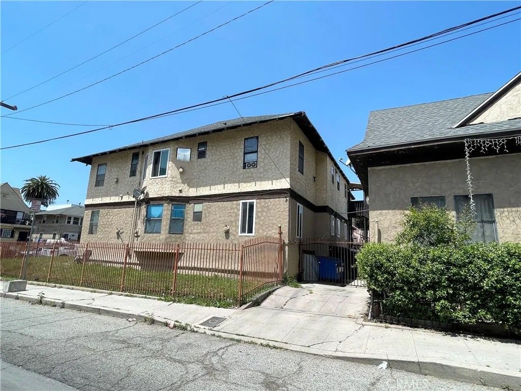 Photo of 1317 Linwood Avenue, Los Angeles, CA 90017 (MLS # CV26097517)
