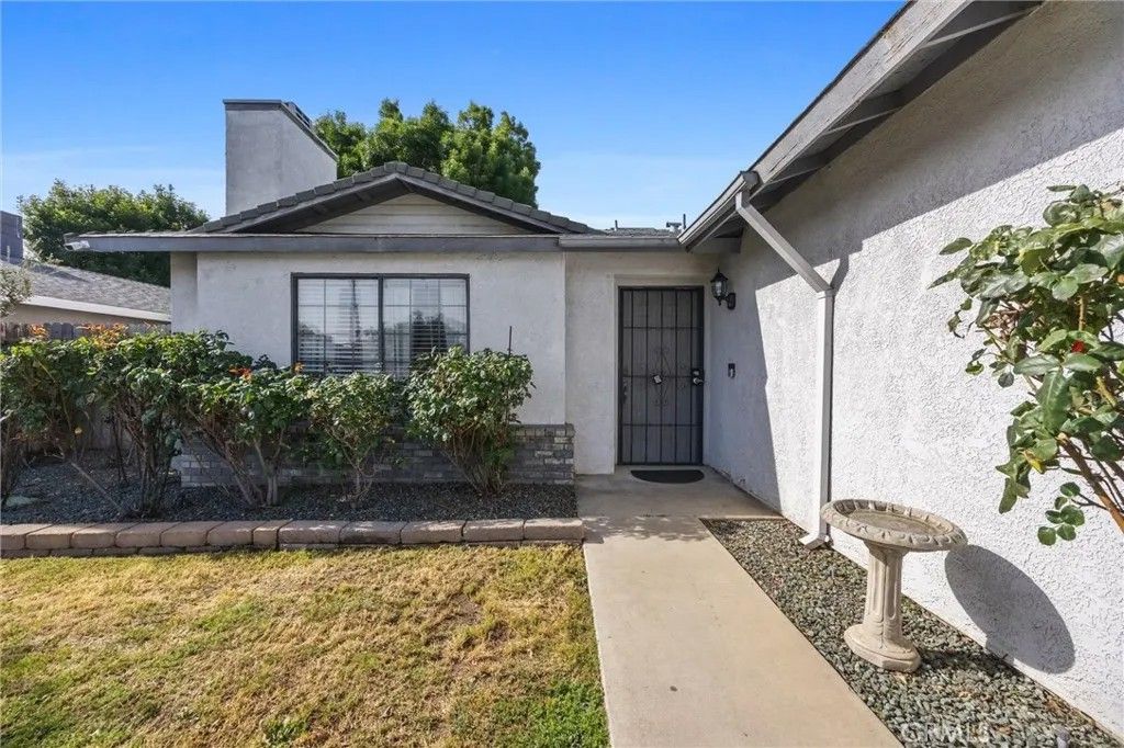 Photo of 1613 Candace Avenue, Bakersfield, CA 93307 (MLS # SR26081385)