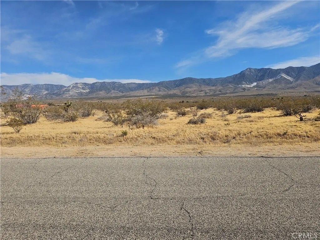 Photo of 7 Sutter, Lucerne Valley, CA 92356 (MLS # HD26131946)