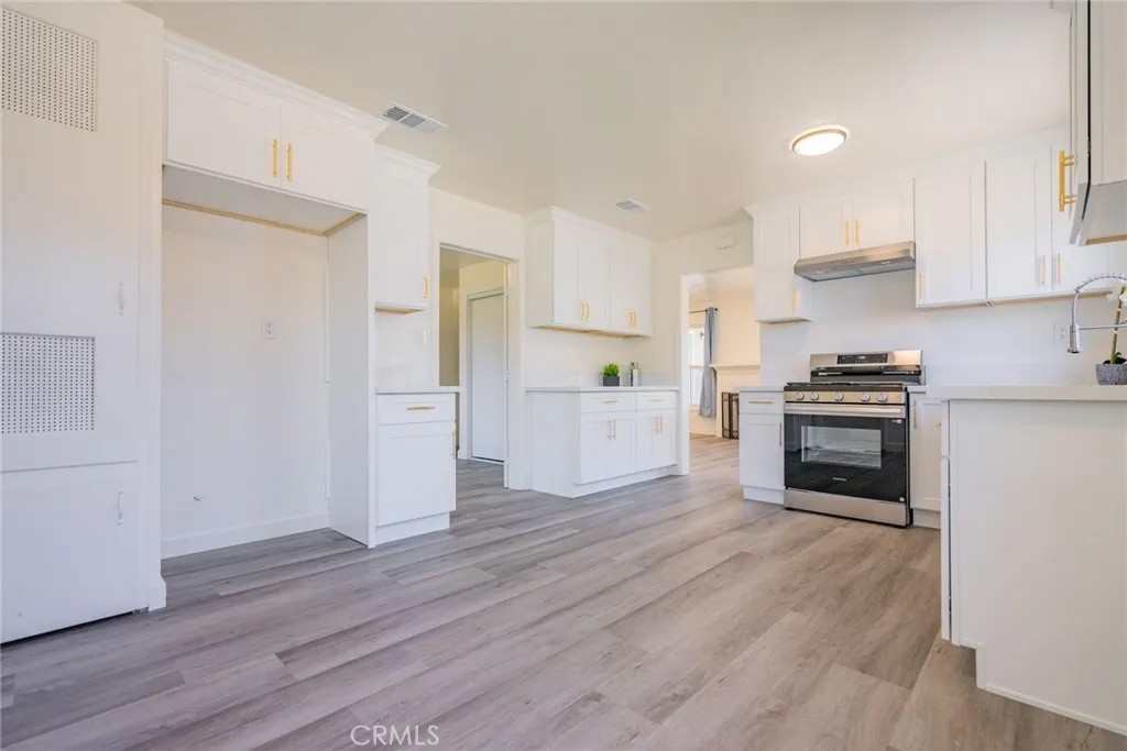 537 W F Street