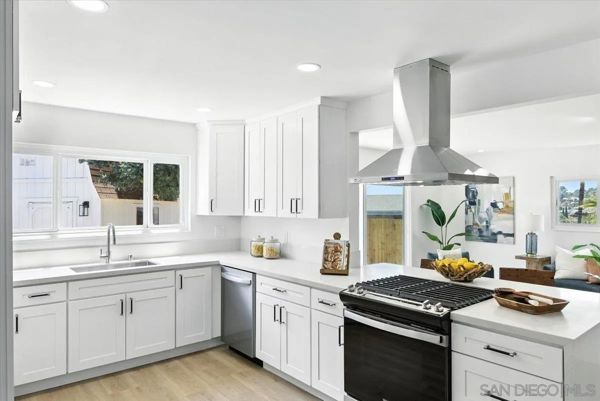 1225 Gilford Ct