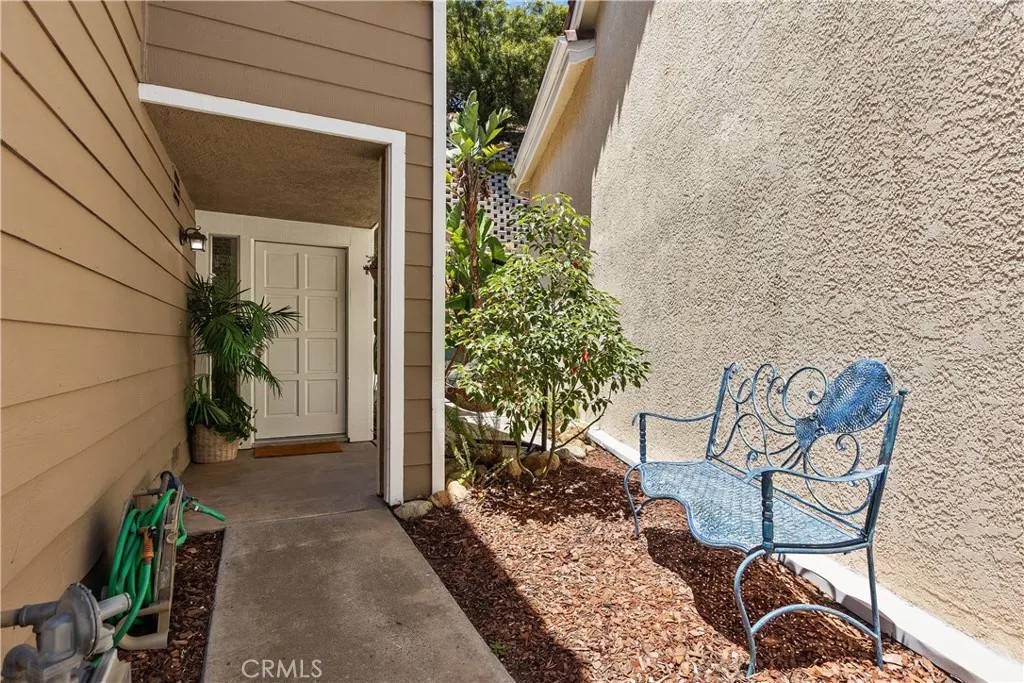22 La Costa Court