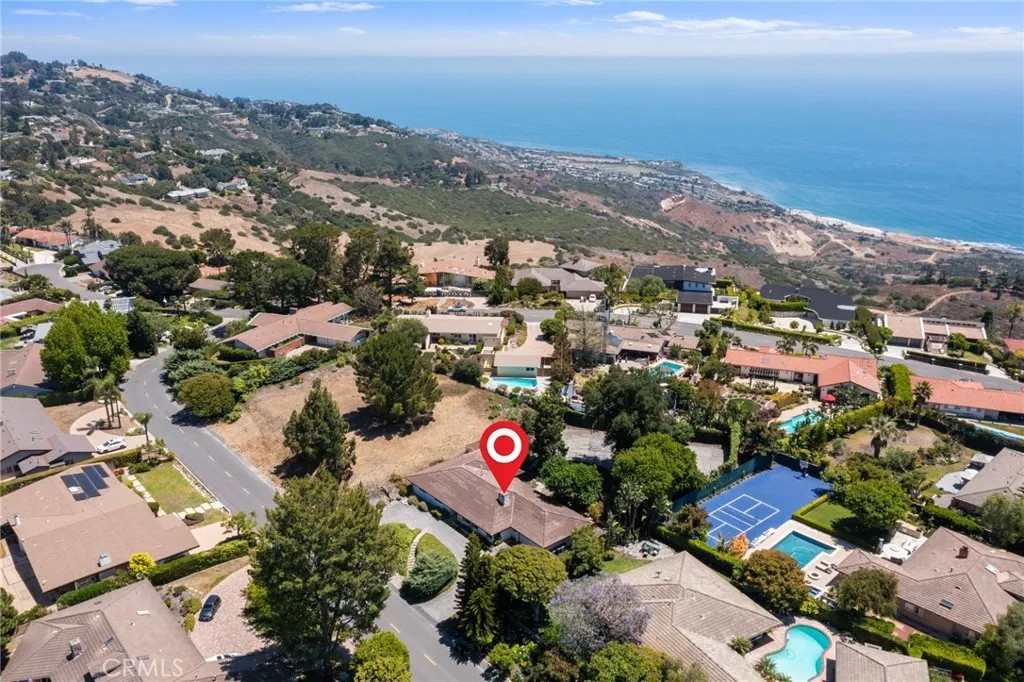8 Coveview Drive