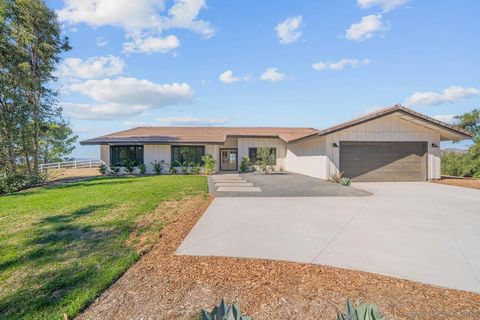 Photo of 37285 Avenida Bravura, Temecula, CA 92592 (MLS # 250042251)