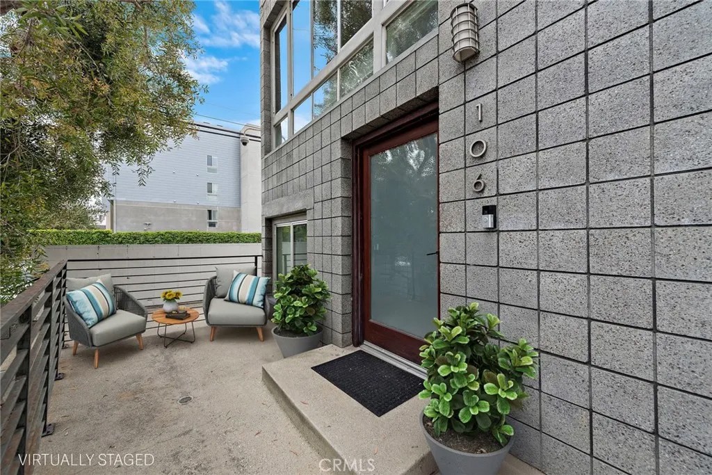 4151 Redwood Avenue #106