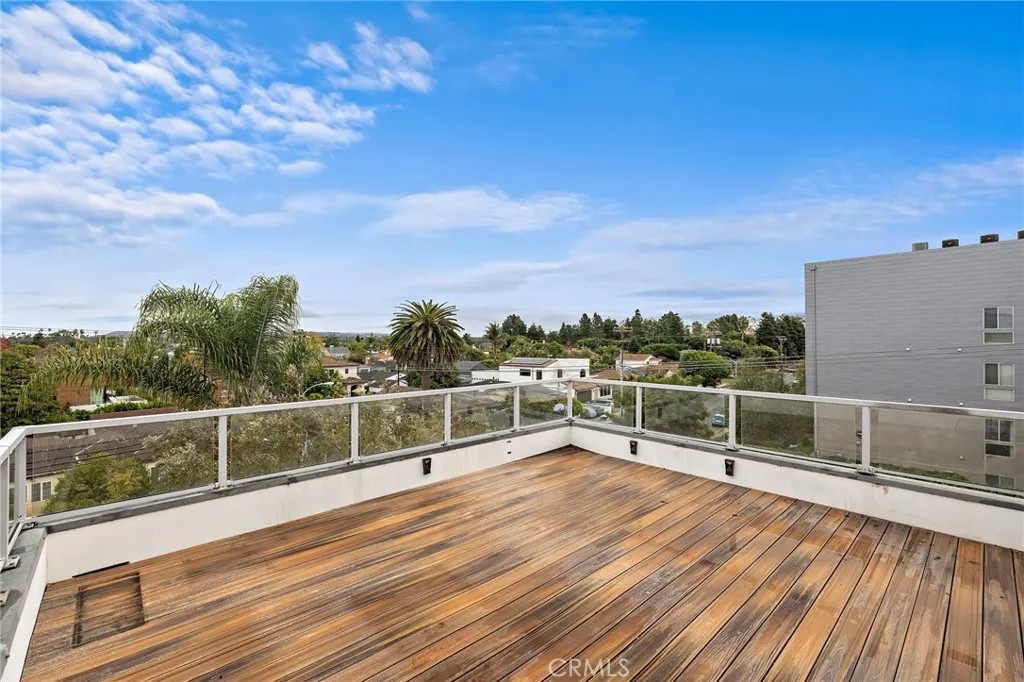 4151 Redwood Avenue #106