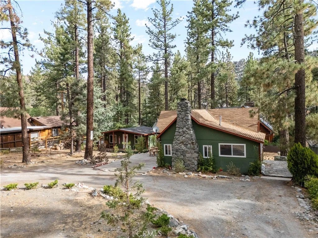 Photo of 1116 Lark Road, Wrightwood, CA 92397 (MLS # HD26090589)
