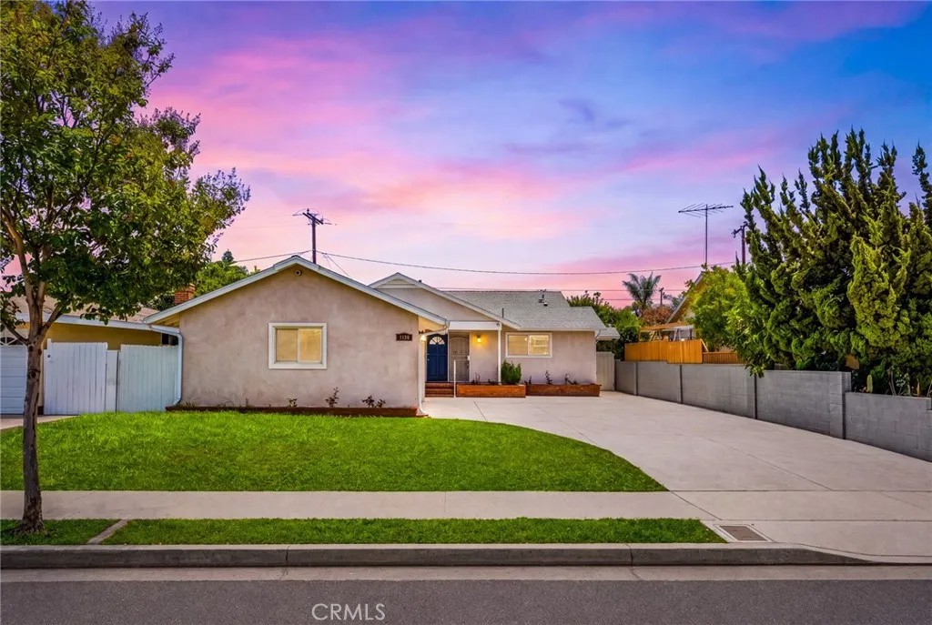 1730 E Redwood