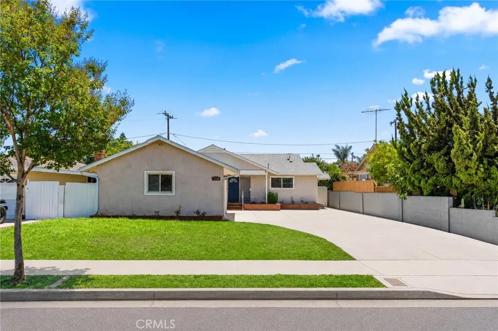 1730 E Redwood