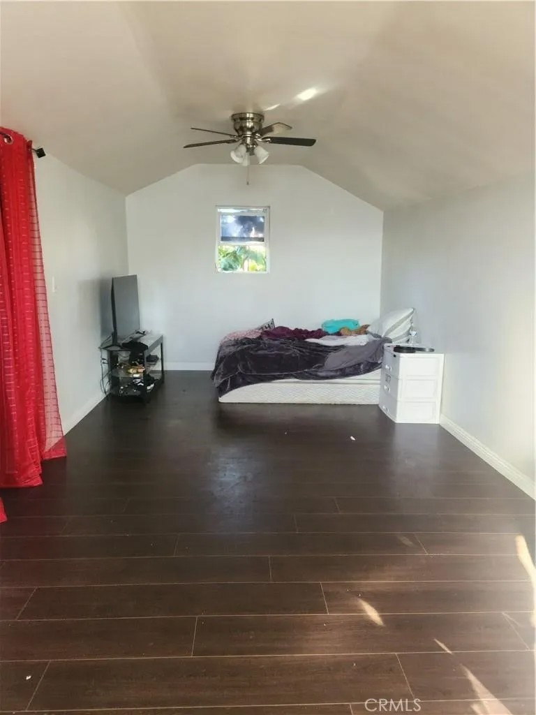 1210-1212 42 Place