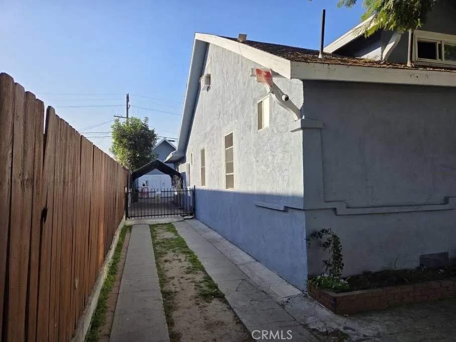 1210-1212 42 Place