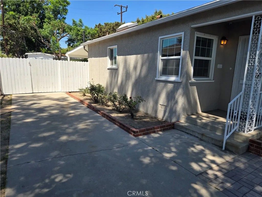 Photo of 14001 Dunrobin Ave, Bellflower, CA 90706 (MLS # PW26024965)