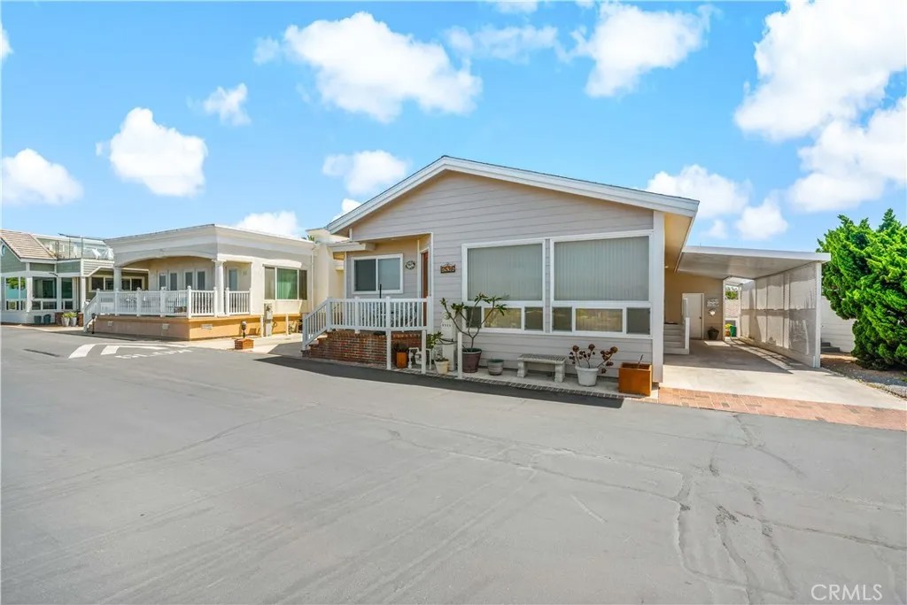 6536 Oceanview Drive T