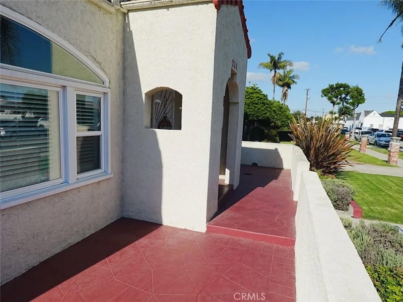 211 S Poinsettia Avenue