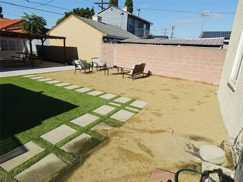 211 S Poinsettia Avenue