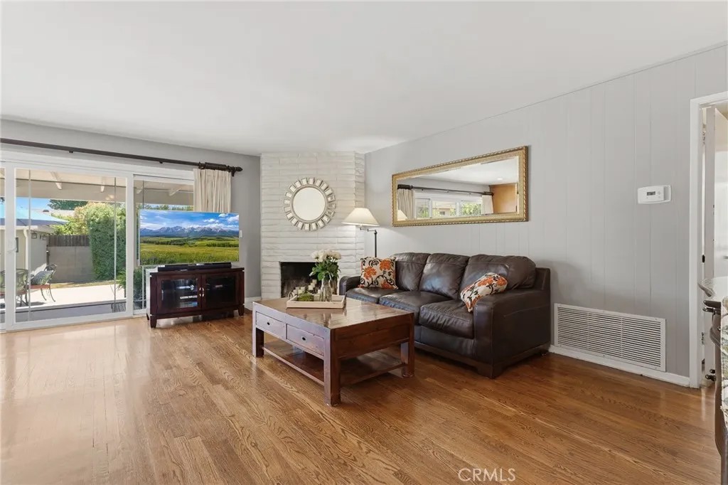 6916 Woodlake
