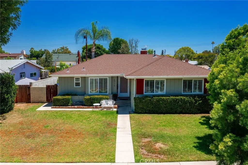 6916 Woodlake